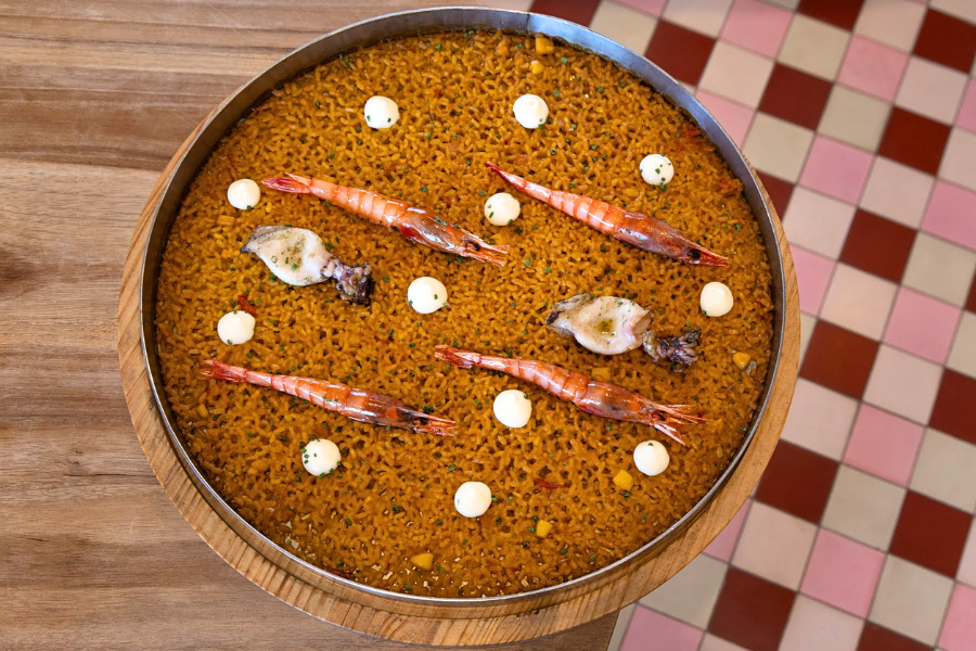 Arroz gamba roja de Mallorca a la llauna
