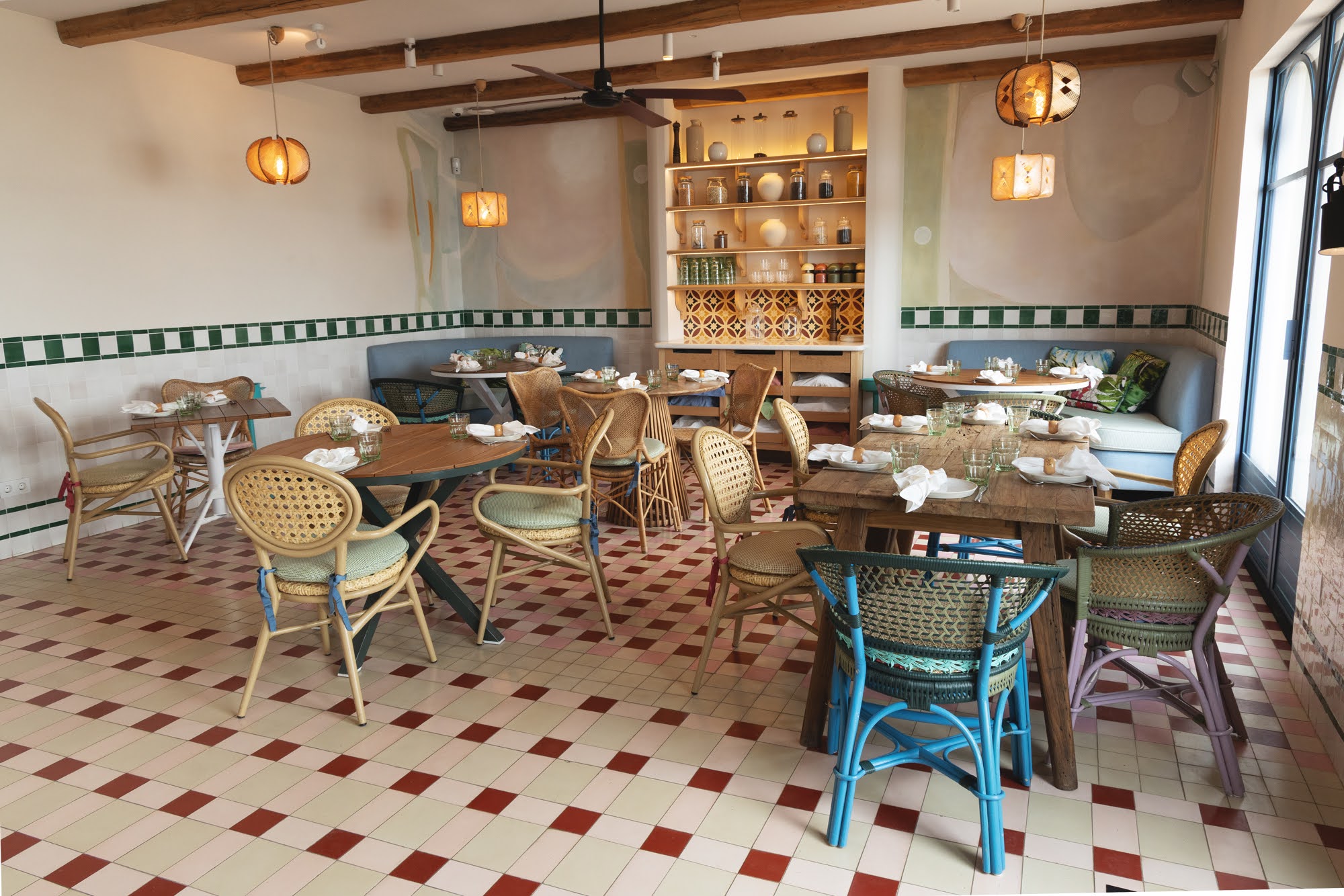 Salón planta baja de restaurante o96
